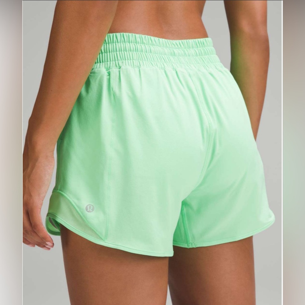 🍋Lululemon🍋 | Hotty Hot Low-Rise Lined Short 4" in pistachio - Picture 4 of 10